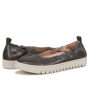 Vionic Uptown Leather Ballet Flat Round Toe Slip On in Gray Size 6